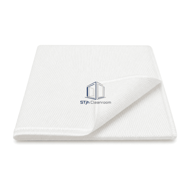 Close construction view of one folded polyester cleanroom wipe showing its smooth sealed perimeter edge